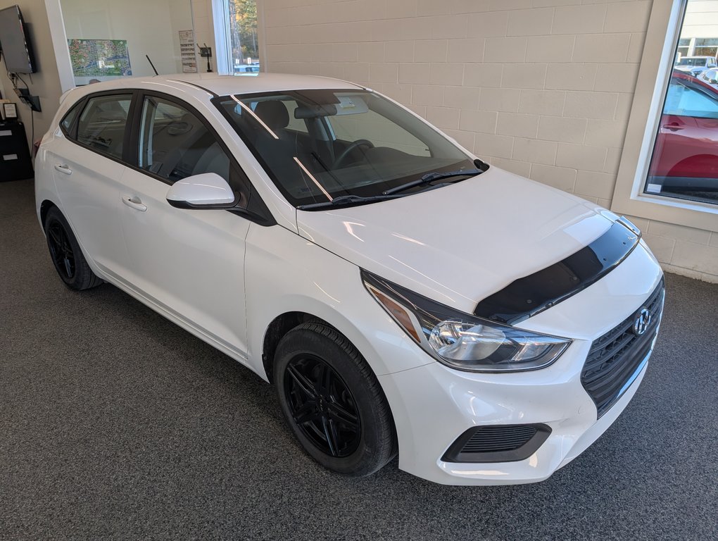 Hyundai Accent Essential 2019 à Magog, Québec - 1 - w1024h768px