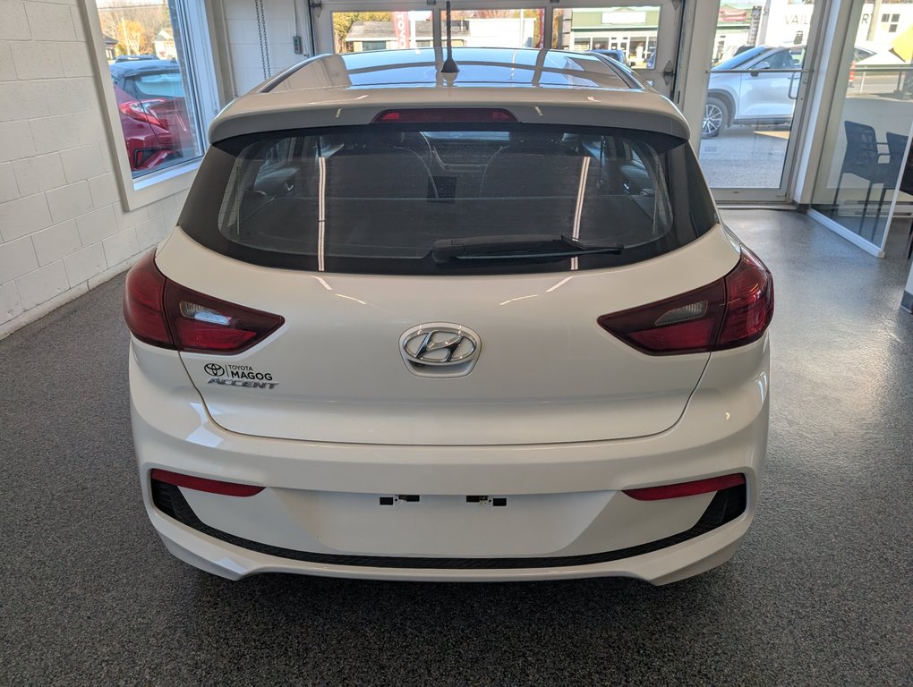 Hyundai Accent Essential 2019 à Magog, Québec - 4 - w1024h768px