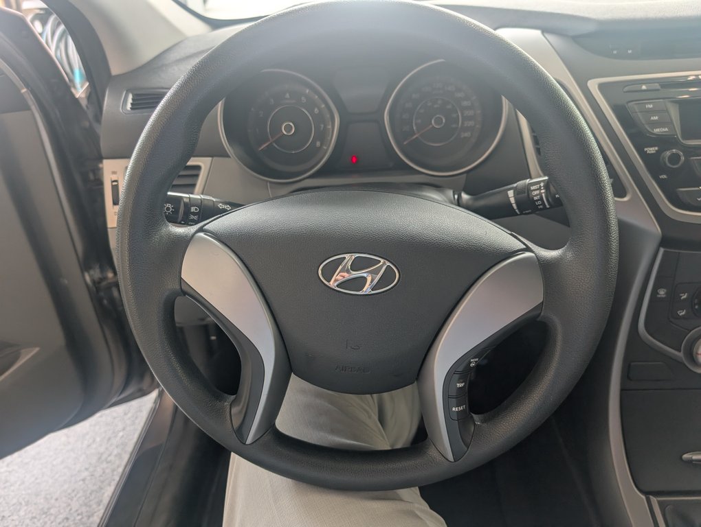 2016 Hyundai Elantra L in Magog, Quebec - 14 - w1024h768px