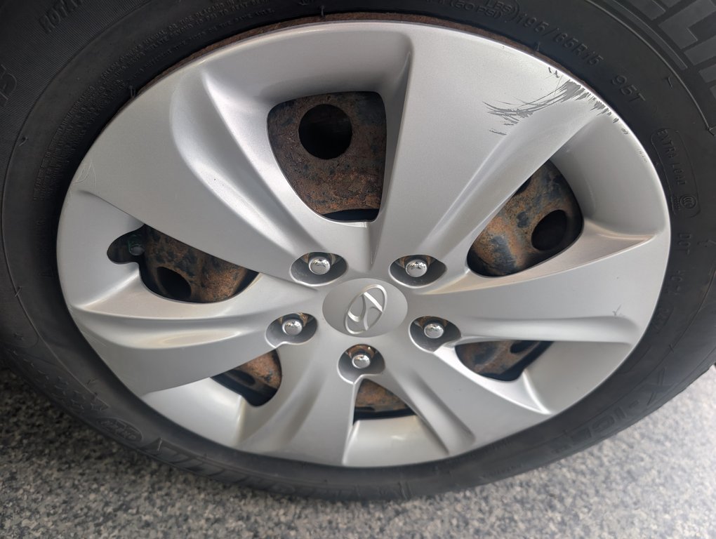 2016 Hyundai Elantra L in Magog, Quebec - 21 - w1024h768px