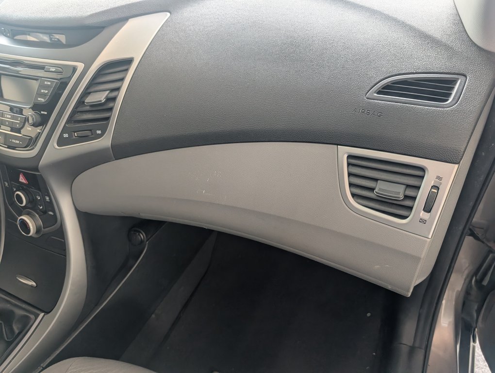 2016 Hyundai Elantra L in Magog, Quebec - 9 - w1024h768px