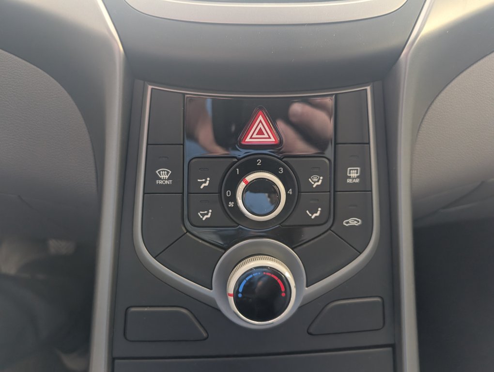 2016 Hyundai Elantra L in Magog, Quebec - 16 - w1024h768px