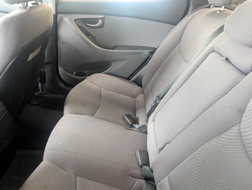2016 Hyundai Elantra L in Magog, Quebec - 10 - w1024h768px