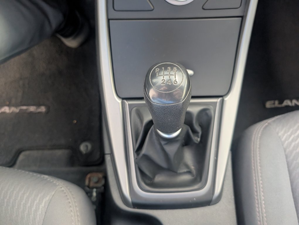 2016 Hyundai Elantra L in Magog, Quebec - 15 - w1024h768px