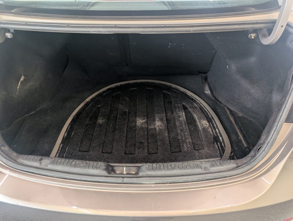 2016 Hyundai Elantra L in Magog, Quebec - 6 - w1024h768px
