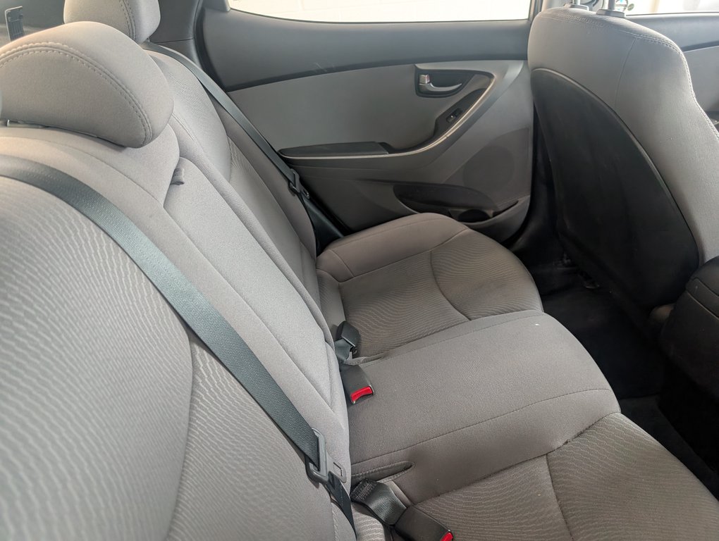 2016 Hyundai Elantra L in Magog, Quebec - 7 - w1024h768px