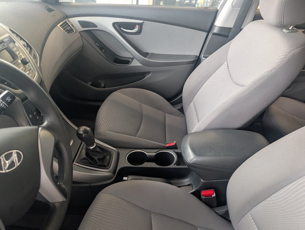 2016 Hyundai Elantra L in Magog, Quebec - 11 - w1024h768px