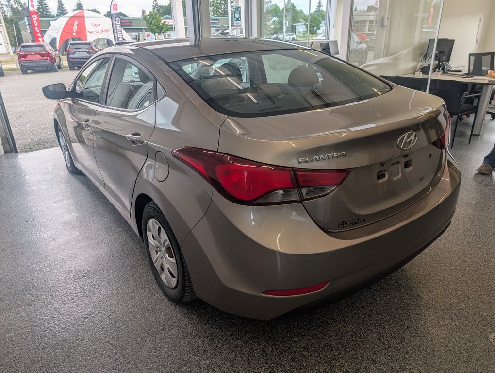 2016 Hyundai Elantra L in Magog, Quebec - 5 - w1024h768px