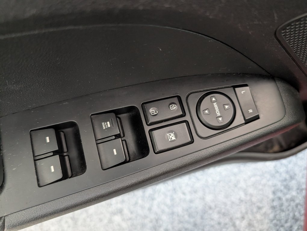 2017 Hyundai Elantra AUTOMATIQUE, A/C, in Magog, Quebec - 13 - w1024h768px