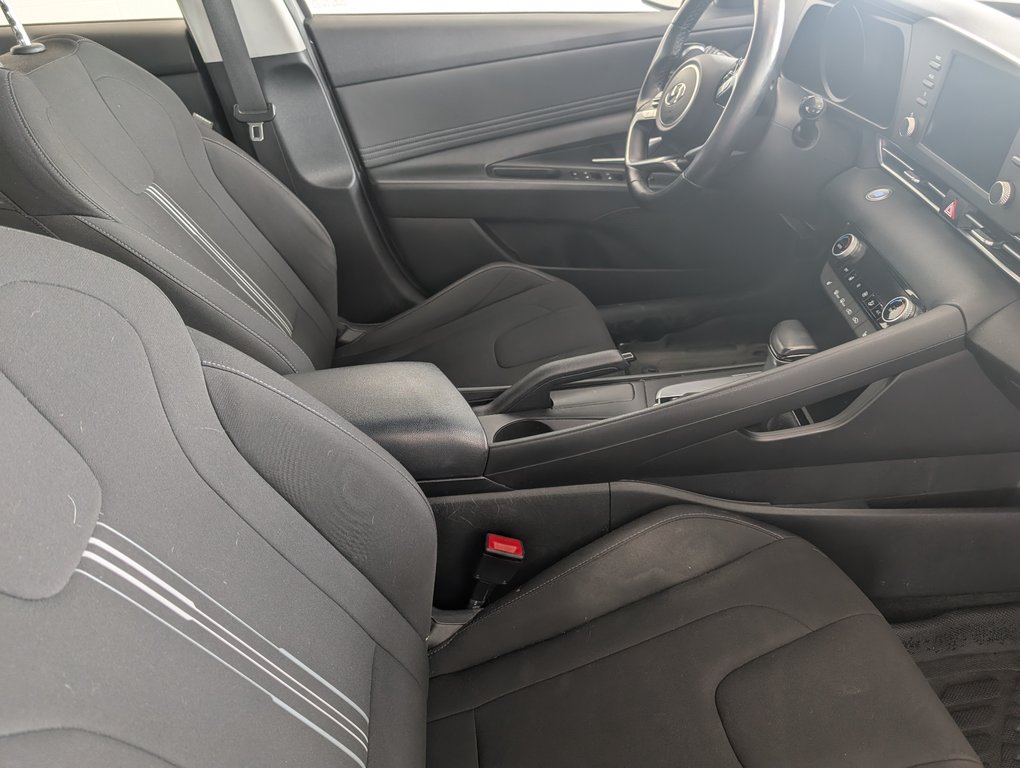 Hyundai Elantra Preferred 2021 à Magog, Québec - 6 - w1024h768px