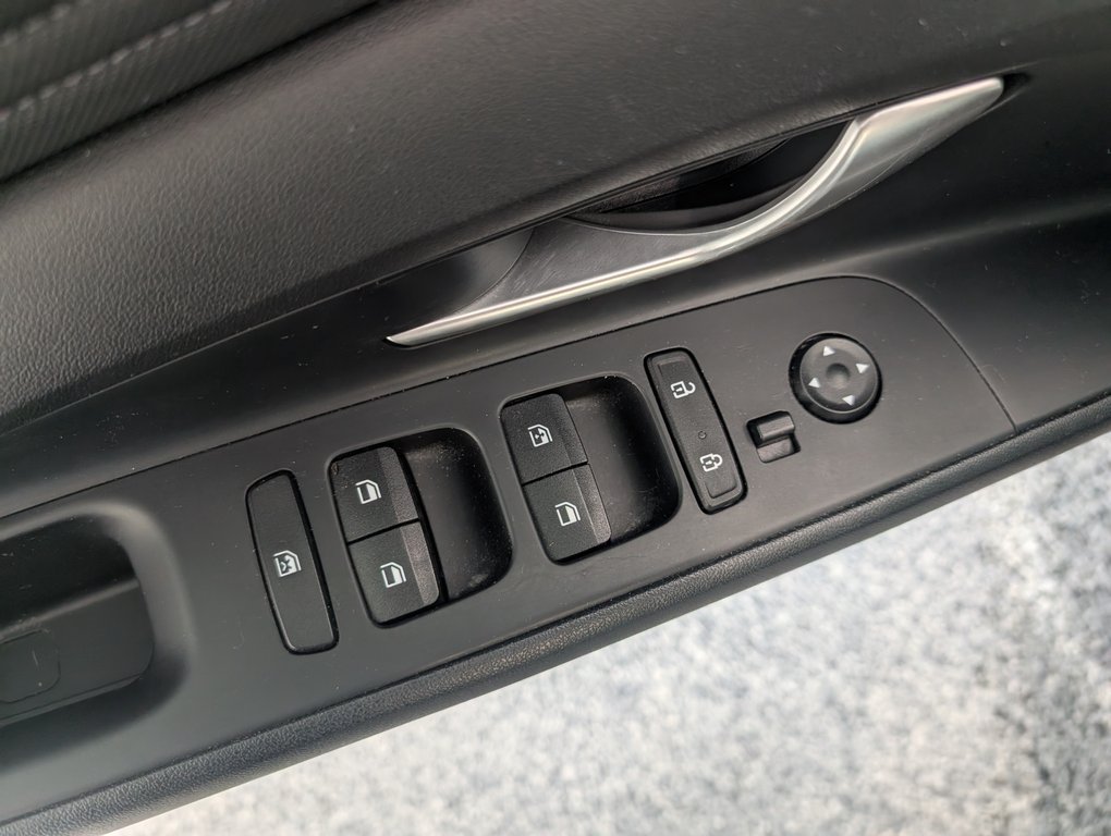 Hyundai Elantra Preferred 2021 à Magog, Québec - 10 - w1024h768px