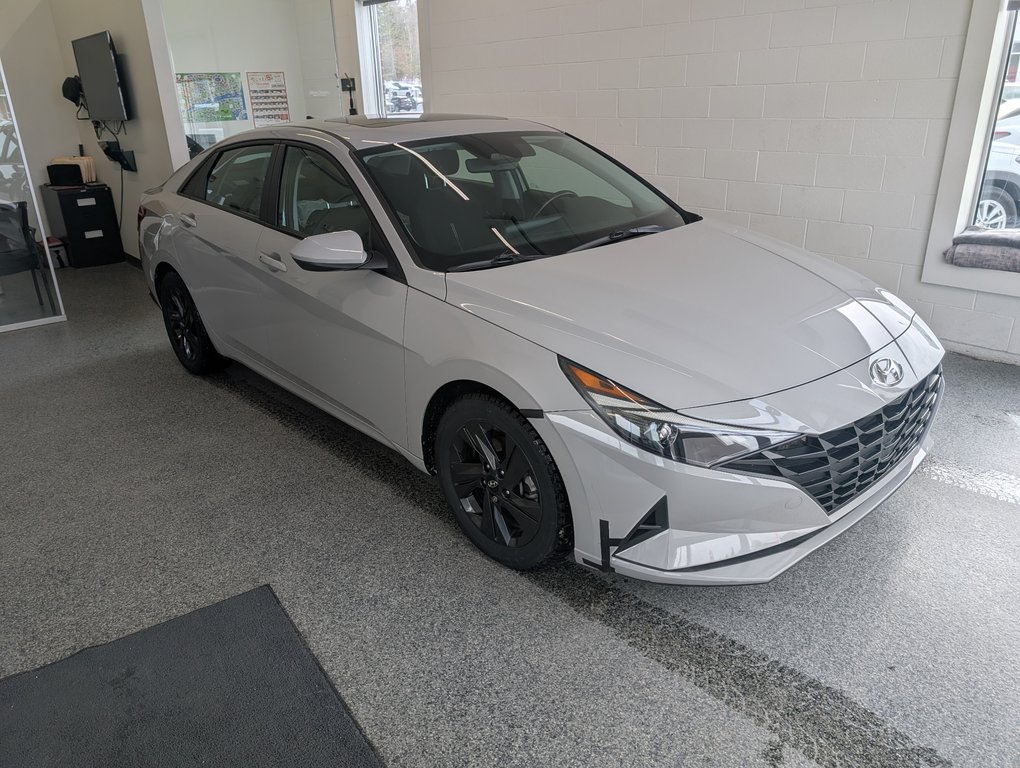 Hyundai Elantra Preferred 2021 à Magog, Québec - 1 - w1024h768px