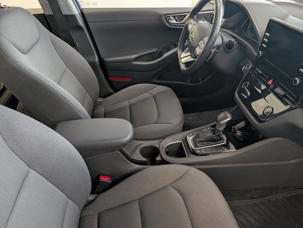 2021 Hyundai Ioniq Plug-In Hybrid Preferred in Magog, Quebec - 8 - w1024h768px