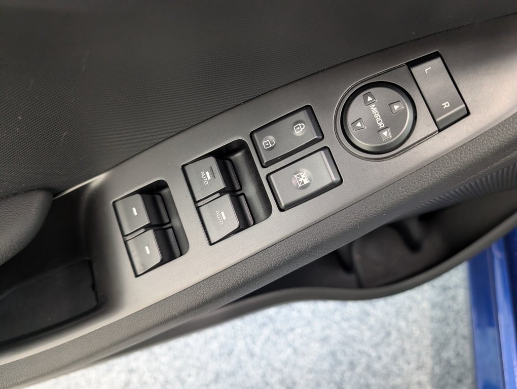 2021 Hyundai Ioniq Plug-In Hybrid Preferred in Magog, Quebec - 13 - w1024h768px