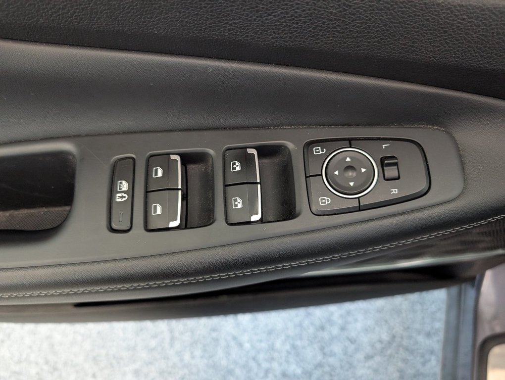 2023 Hyundai Santa Fe Hybrid Luxury AWD, in Magog, Quebec - 16 - w1024h768px