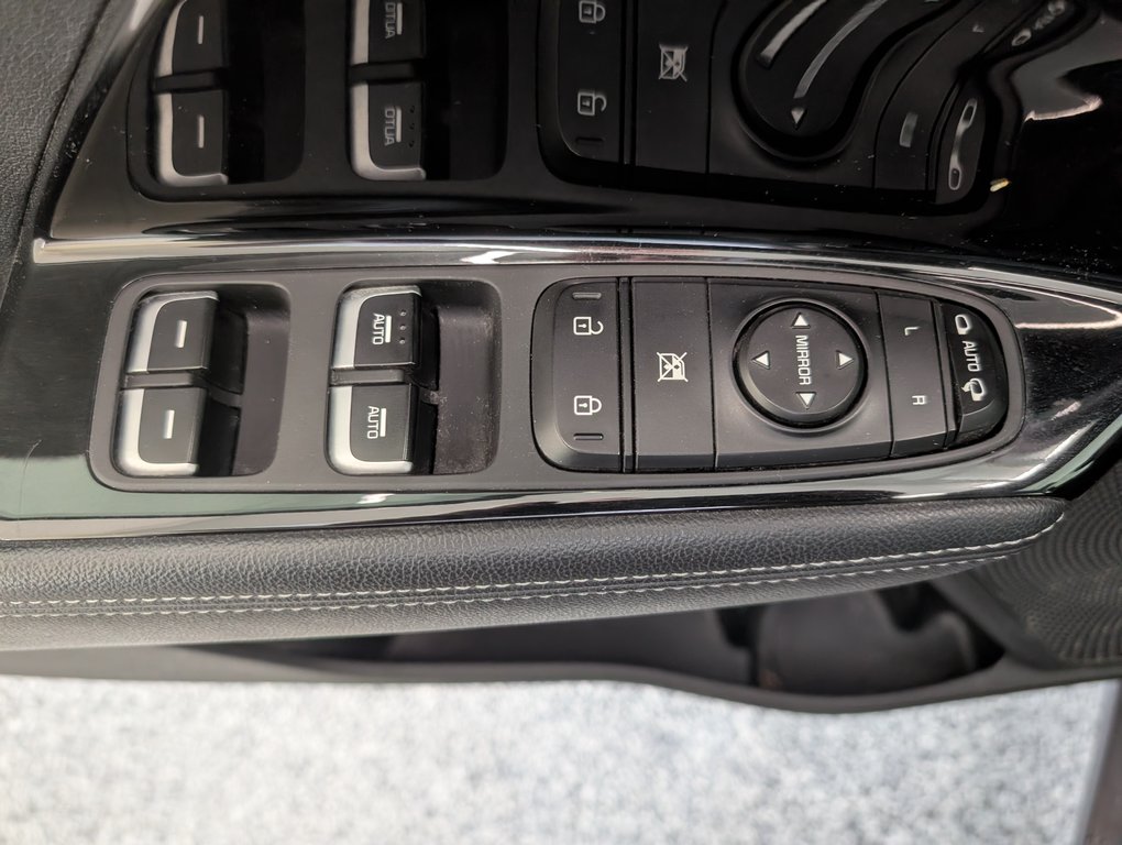 2018 Kia Niro EX PREMIUM in Magog, Quebec - 12 - w1024h768px