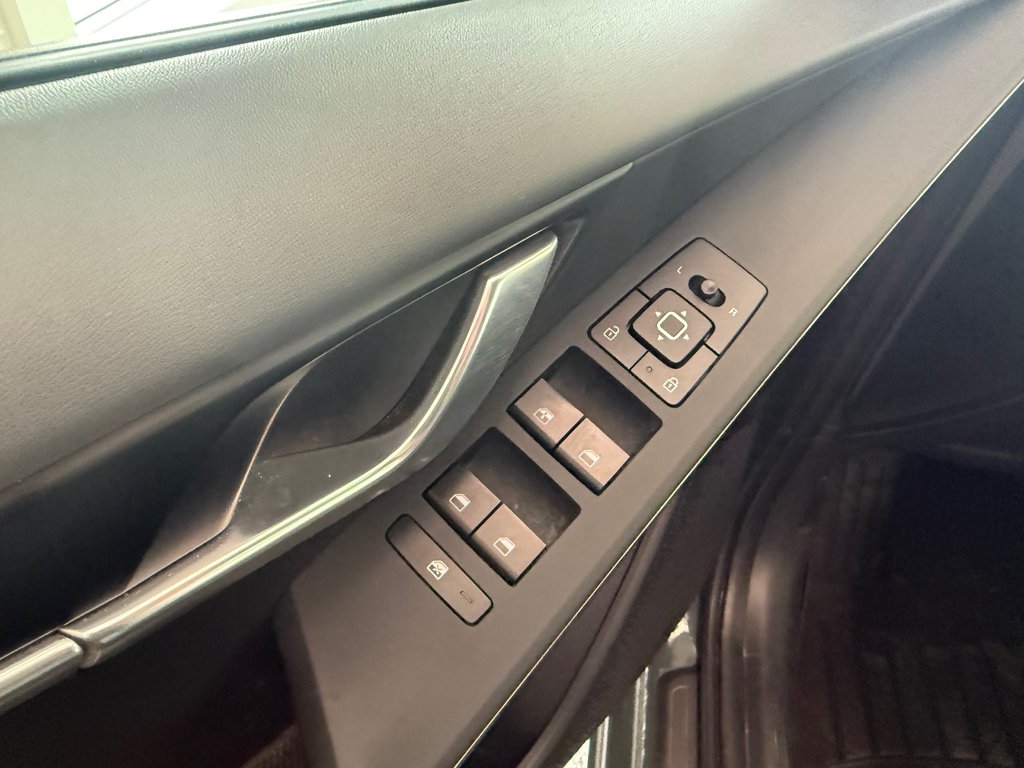 Kia Niro EX 2024 à Magog, Québec - 13 - w1024h768px