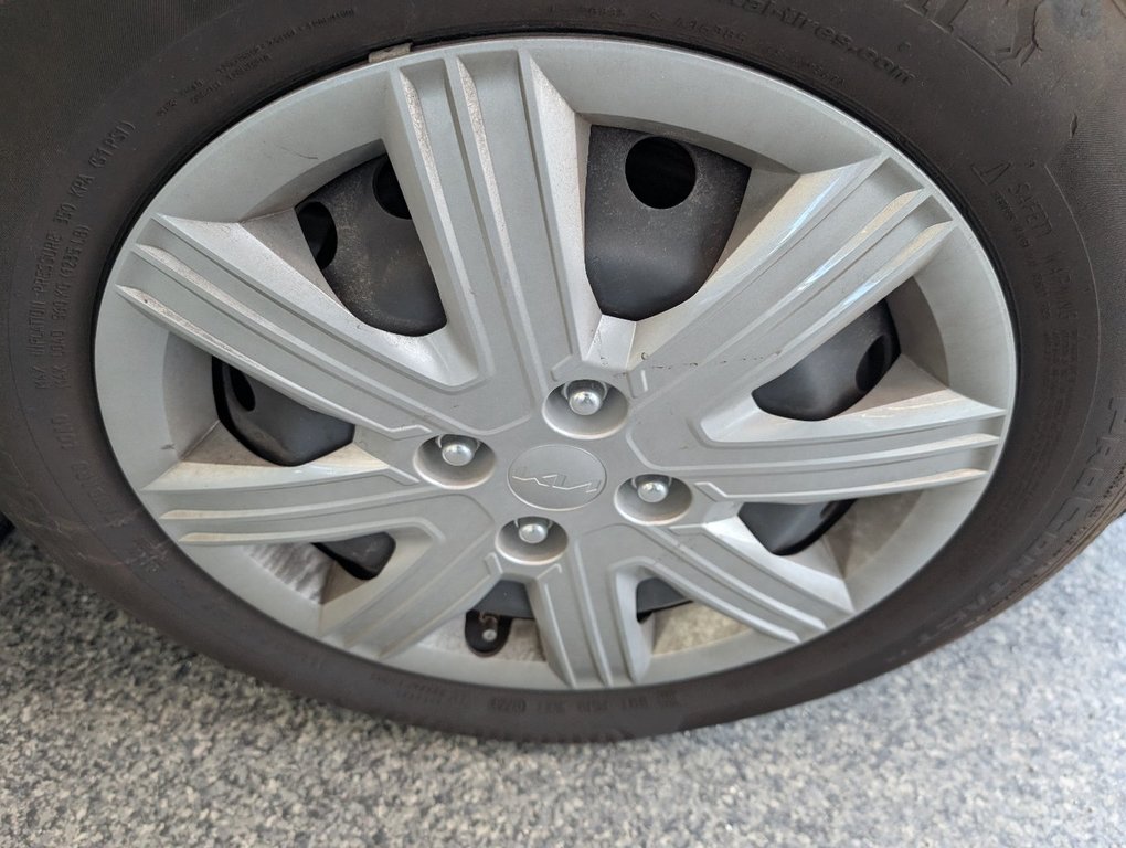 2023 Kia Rio 5-door LX PLUS in Magog, Quebec - 24 - w1024h768px