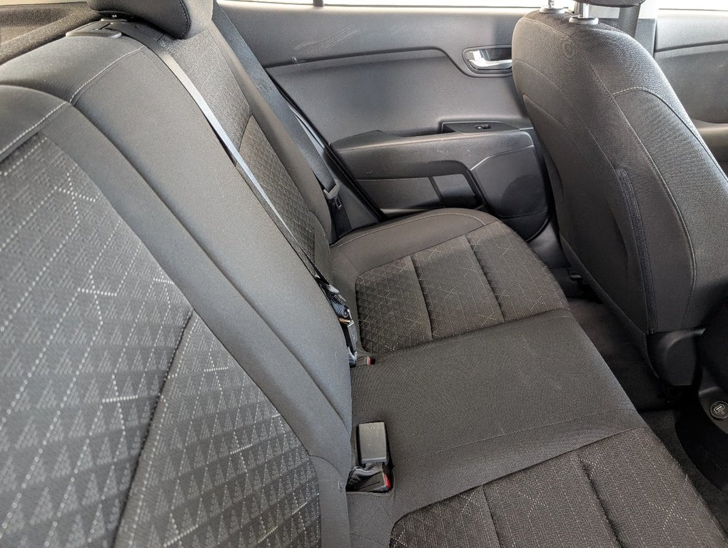 2023 Kia Rio 5-door LX PLUS in Magog, Quebec - 8 - w1024h768px