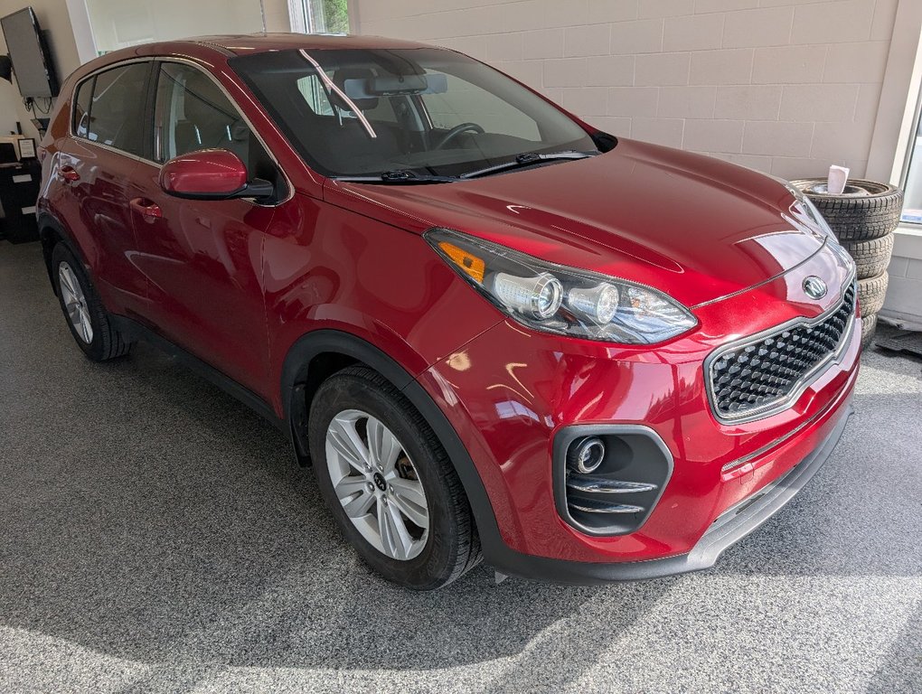 2017 Kia Sportage LX in Magog, Quebec - 1 - w1024h768px
