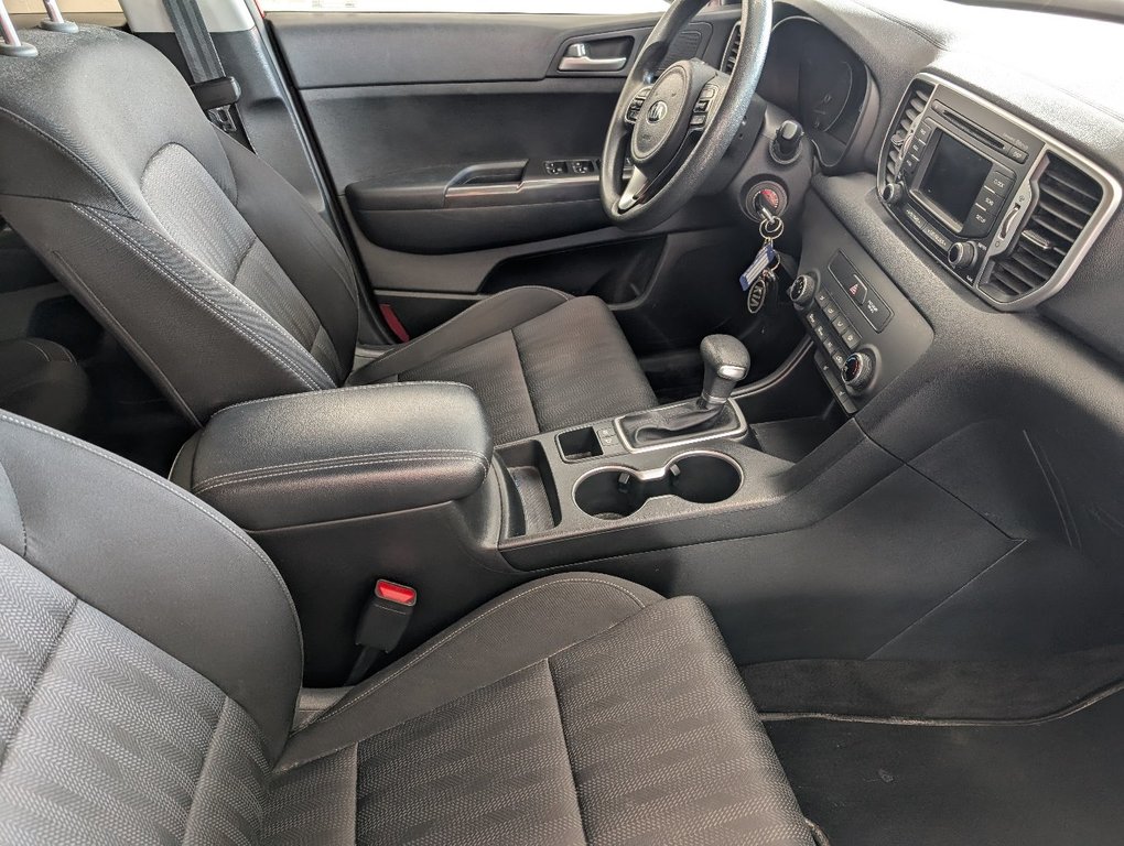 2017 Kia Sportage LX in Magog, Quebec - 9 - w1024h768px