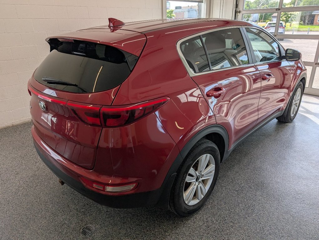 2017 Kia Sportage LX in Magog, Quebec - 3 - w1024h768px