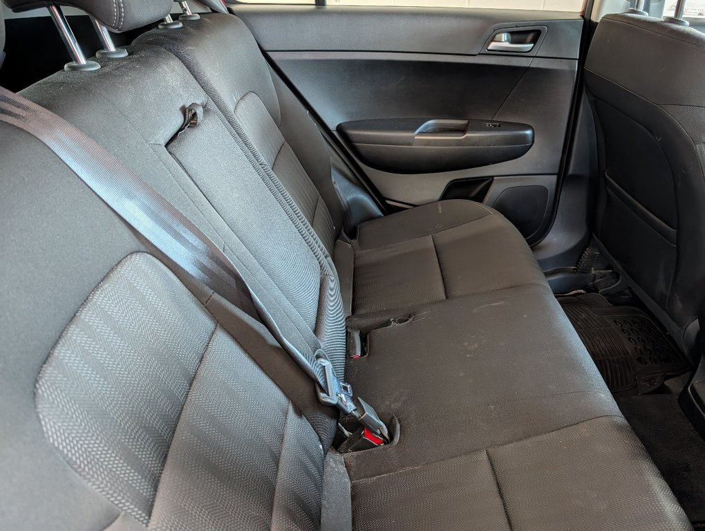 2017 Kia Sportage LX in Magog, Quebec - 8 - w1024h768px