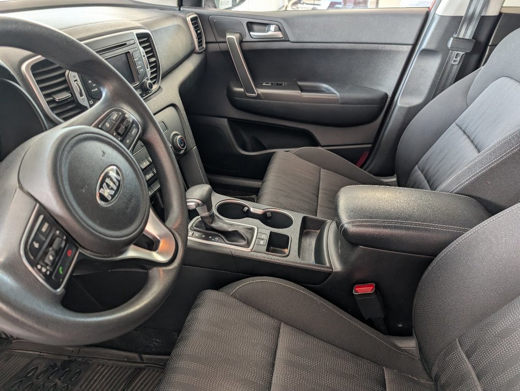 2017 Kia Sportage LX in Magog, Quebec - 12 - w1024h768px