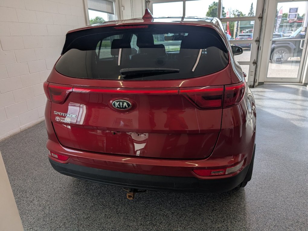 2017 Kia Sportage LX in Magog, Quebec - 4 - w1024h768px