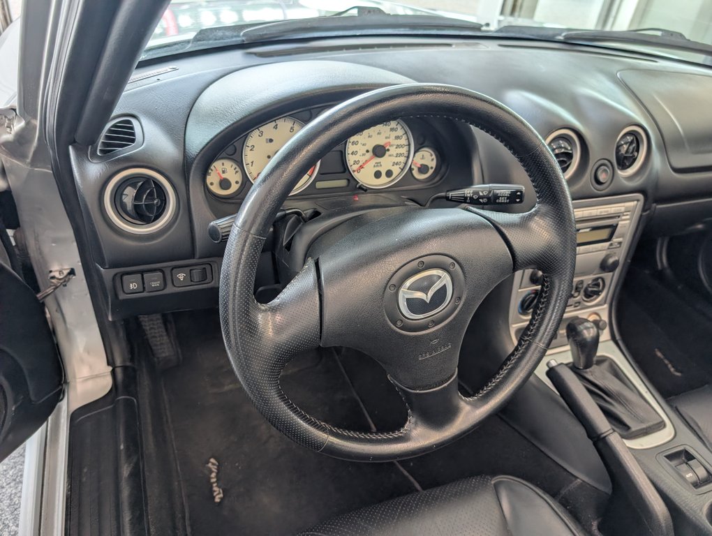 Mazda MX-5 Miata CONVERTIBLE, CUIR, 2004 à Magog, Québec - 10 - w1024h768px