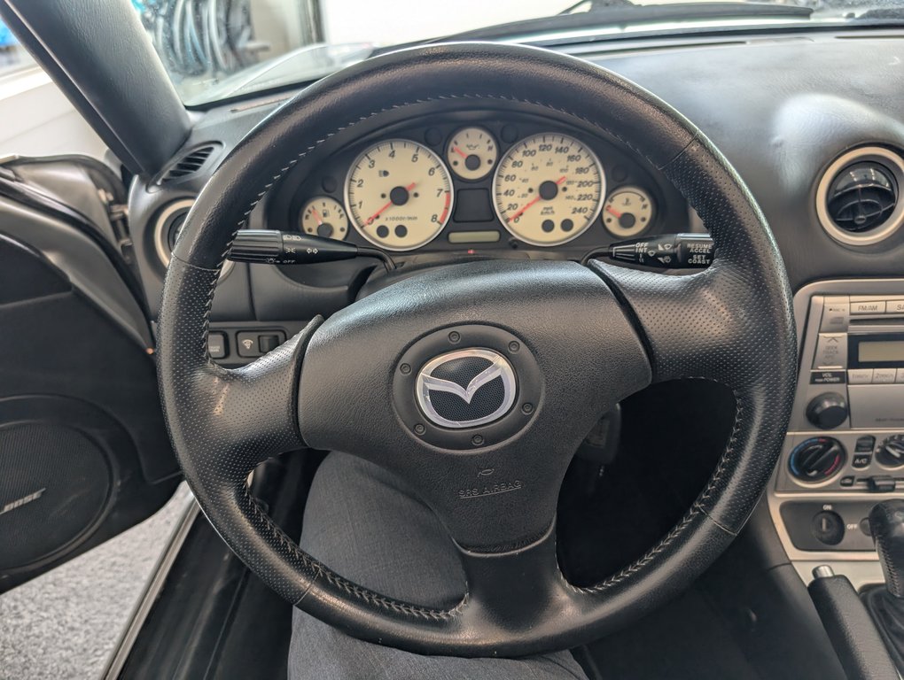 Mazda MX-5 Miata CONVERTIBLE, CUIR, 2004 à Magog, Québec - 11 - w1024h768px