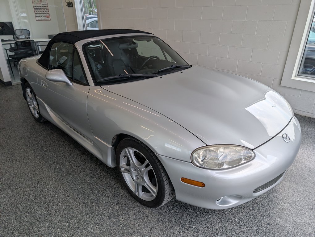 Mazda MX-5 Miata CONVERTIBLE, CUIR, 2004 à Magog, Québec - 3 - w1024h768px