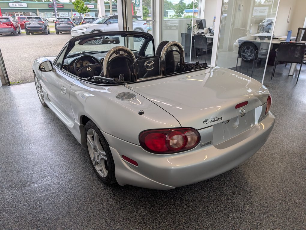 Mazda MX-5 Miata CONVERTIBLE, CUIR, 2004 à Magog, Québec - 5 - w1024h768px