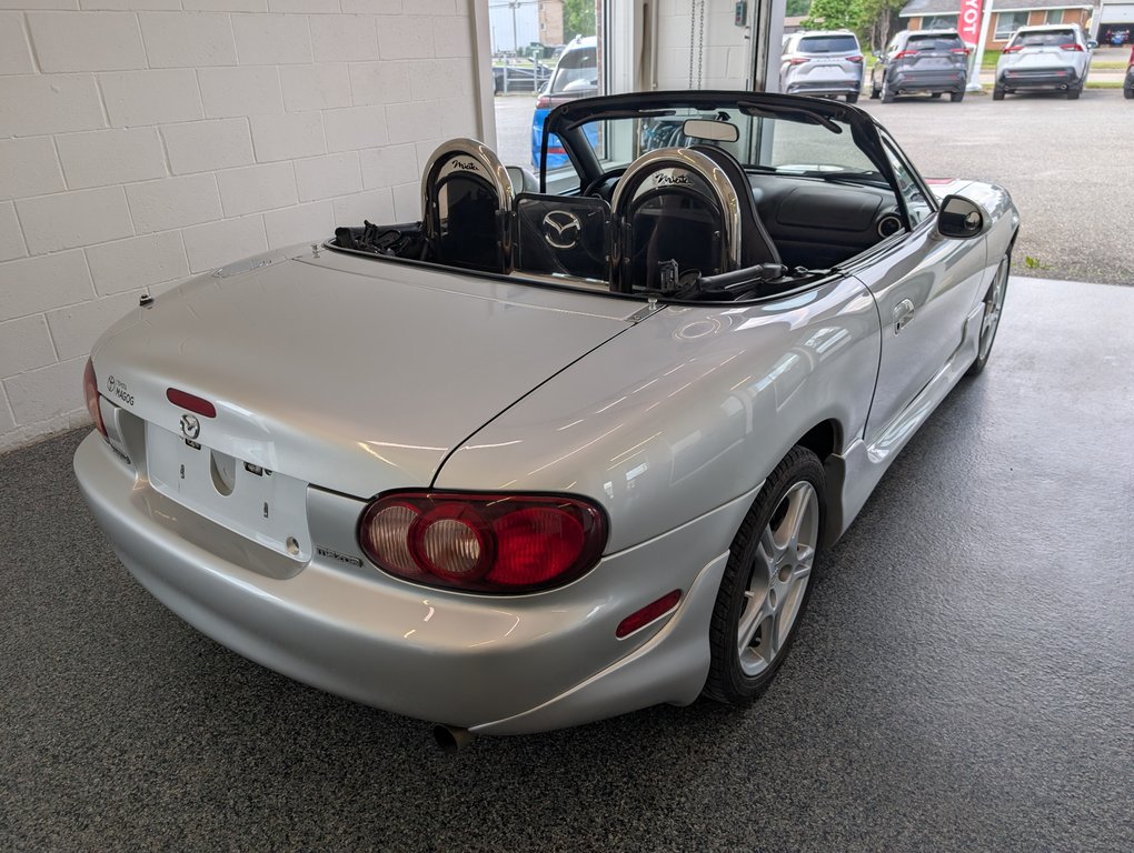 Mazda MX-5 Miata CONVERTIBLE, CUIR, 2004 à Magog, Québec - 4 - w1024h768px