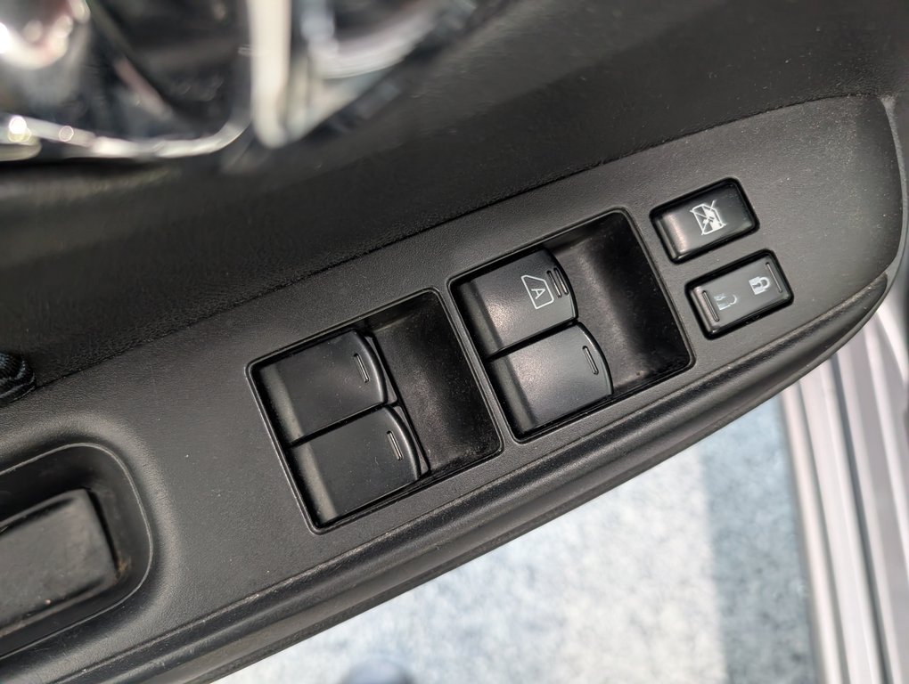 2016 Nissan Versa Note SV in Magog, Quebec - 12 - w1024h768px