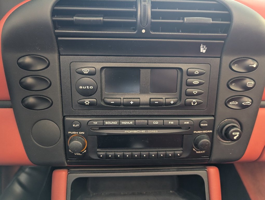 Porsche Boxster CUIR ROUGE, AUTOMATIQUE, 2004 à Magog, Québec - 16 - w1024h768px
