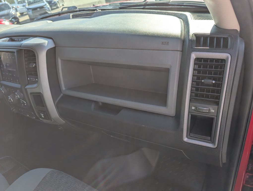 2020 Ram 1500 Classic Express in Magog, Quebec - 12 - w1024h768px