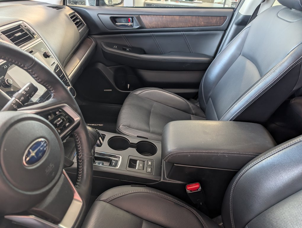 2018 Subaru Outback Limited AWD, in Magog, Quebec - 12 - w1024h768px