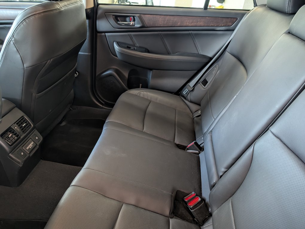 2018 Subaru Outback Limited AWD, in Magog, Quebec - 11 - w1024h768px