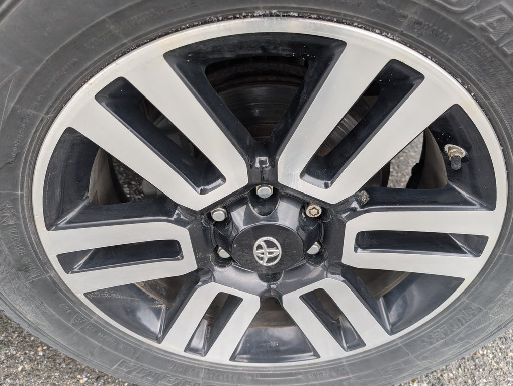 Toyota 4Runner LIMITED AWD 7 PASSAGERS, 2015 à Magog, Québec - 31 - w1024h768px