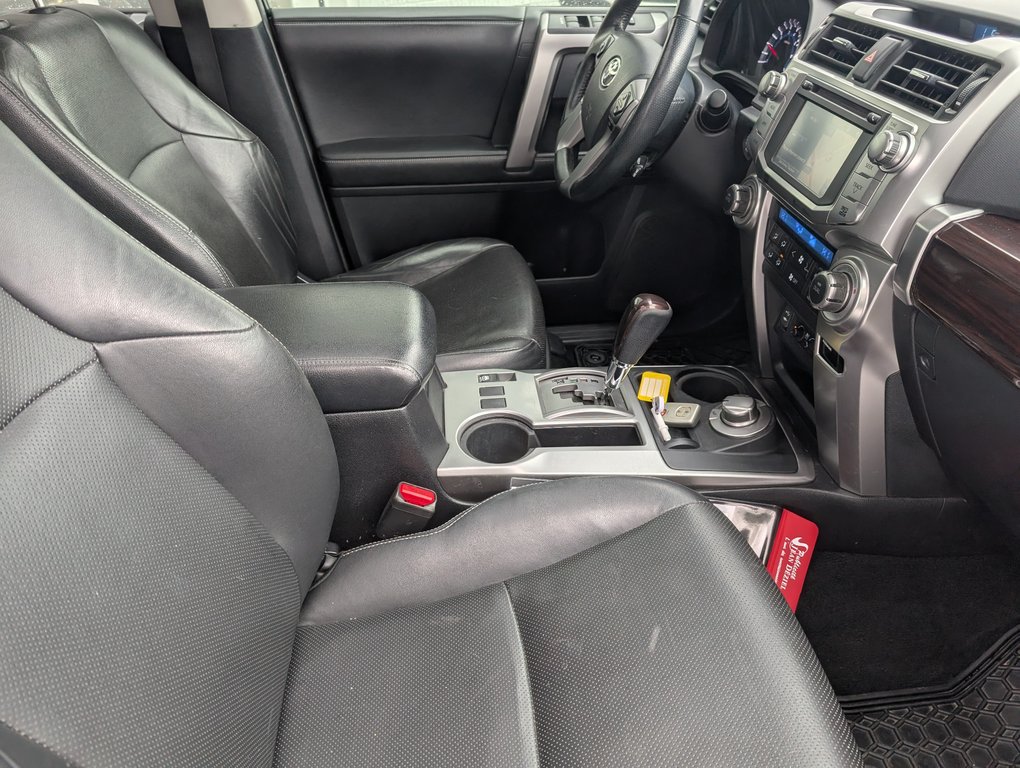 Toyota 4Runner LIMITED AWD 7 PASSAGERS, 2015 à Magog, Québec - 11 - w1024h768px