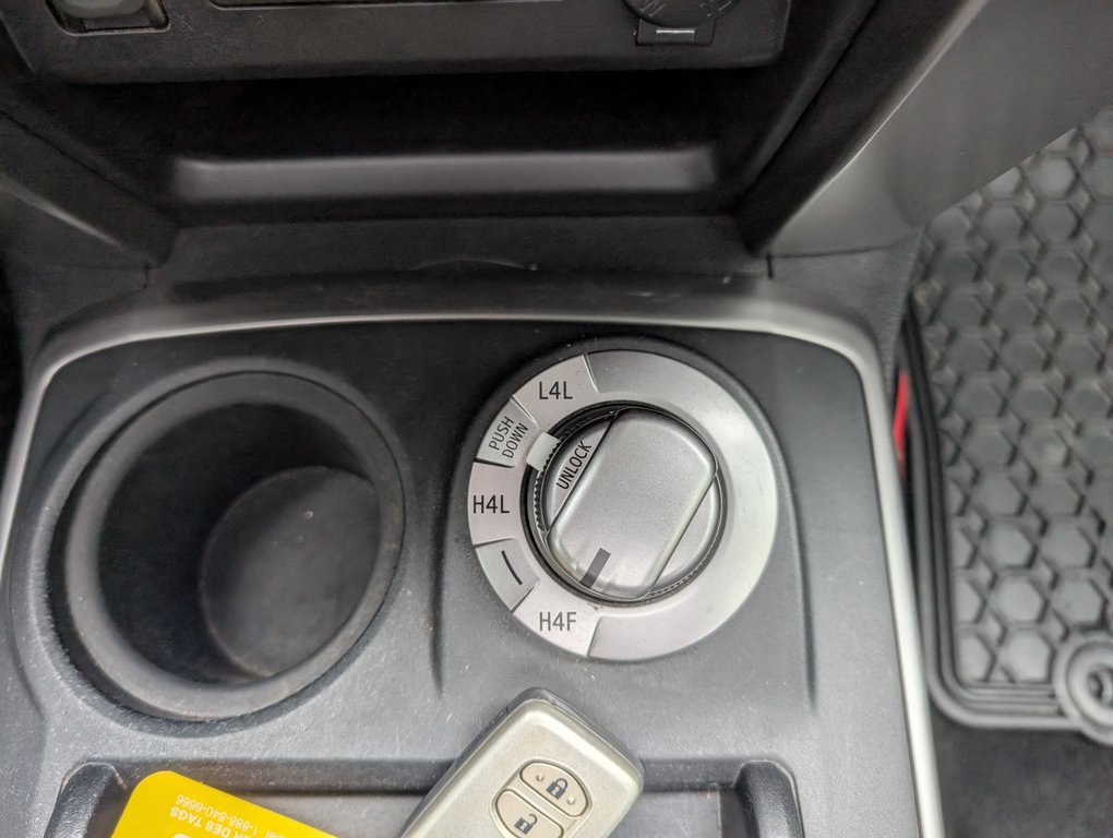 Toyota 4Runner LIMITED AWD 7 PASSAGERS, 2015 à Magog, Québec - 23 - w1024h768px