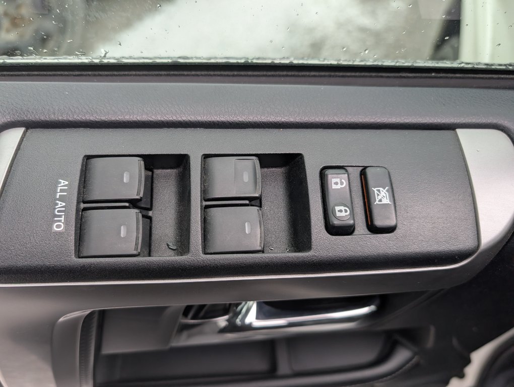 Toyota 4Runner LIMITED AWD 7 PASSAGERS, 2015 à Magog, Québec - 18 - w1024h768px