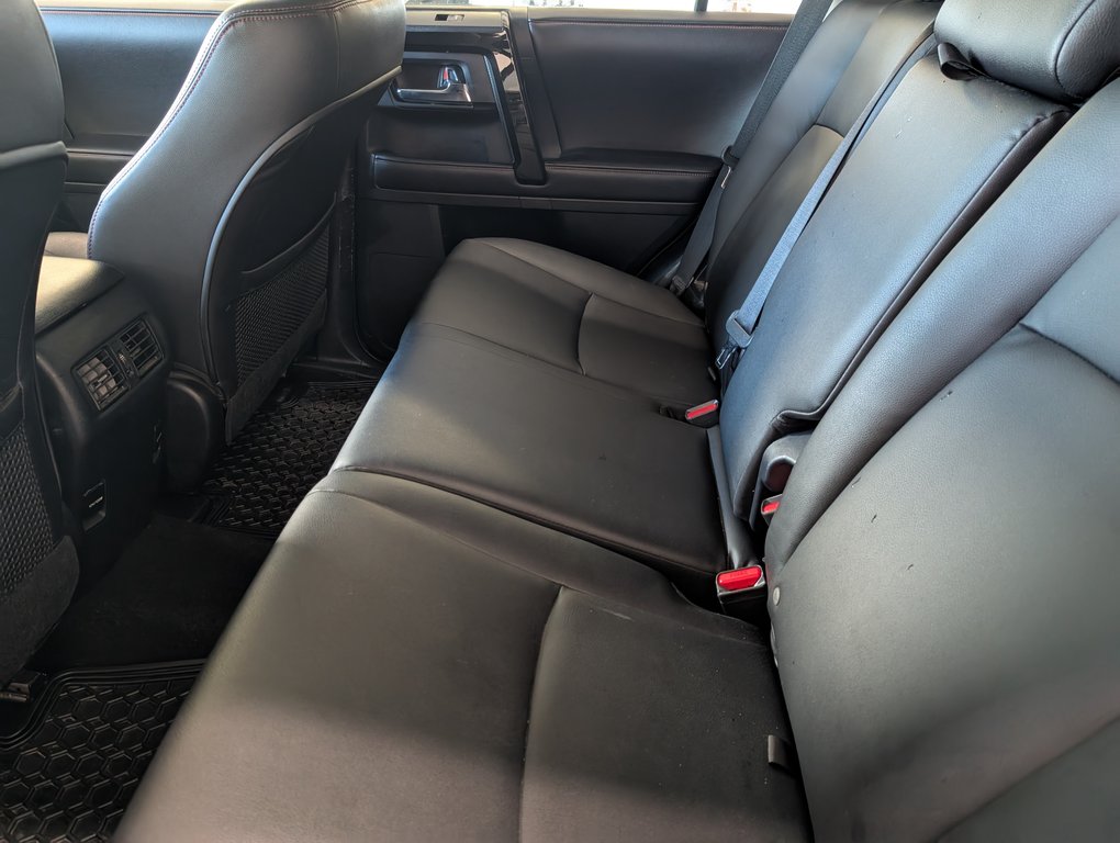 2017 Toyota 4Runner V6 4X4, CUIR, in Magog, Quebec - 12 - w1024h768px