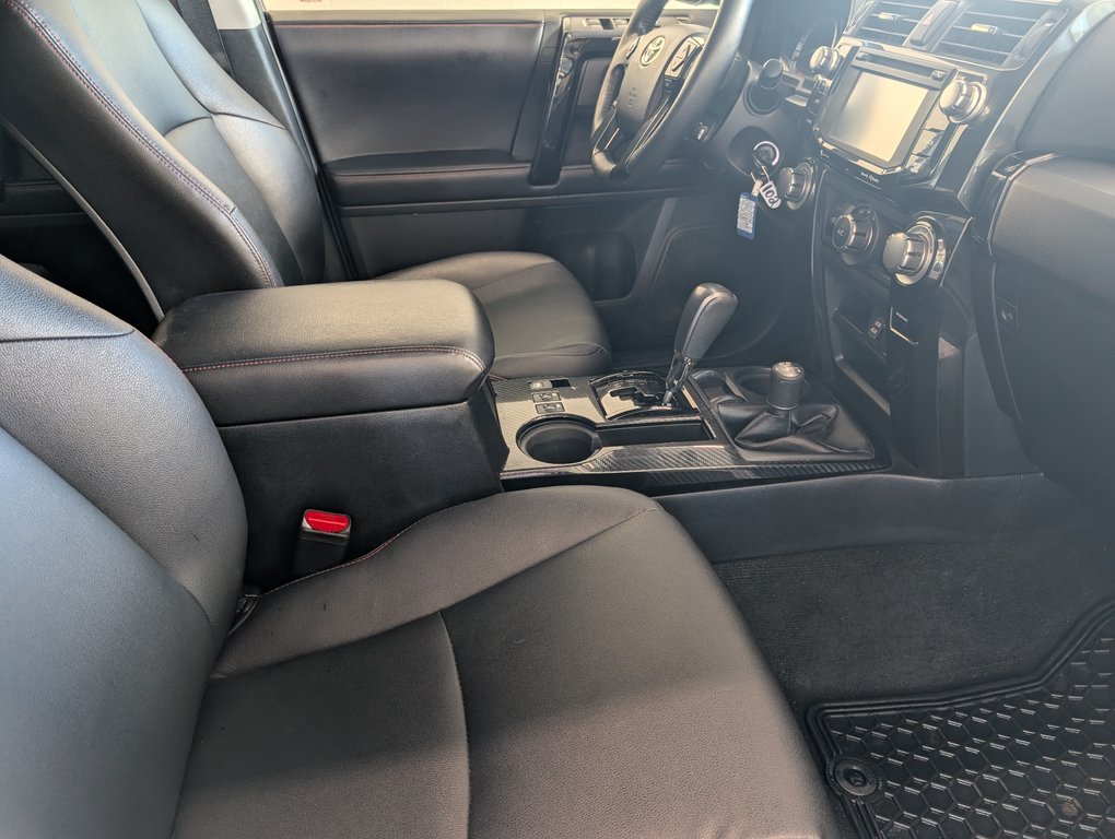 2017 Toyota 4Runner V6 4X4, CUIR, in Magog, Quebec - 9 - w1024h768px