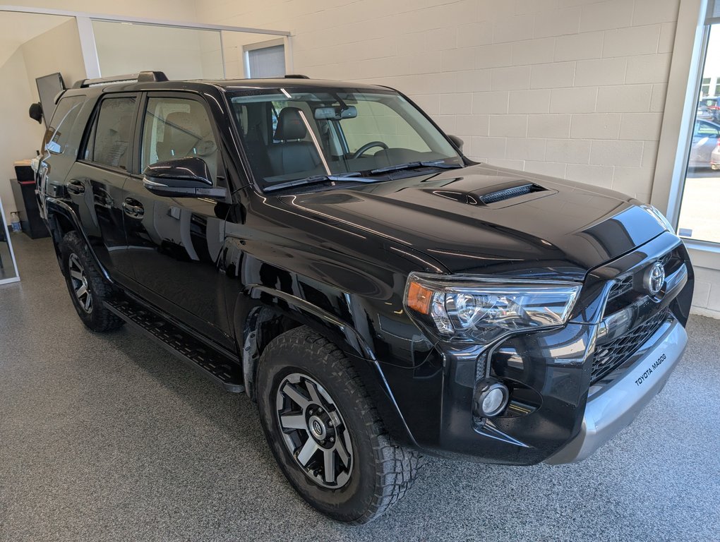 2017 Toyota 4Runner V6 4X4, CUIR, in Magog, Quebec - 1 - w1024h768px