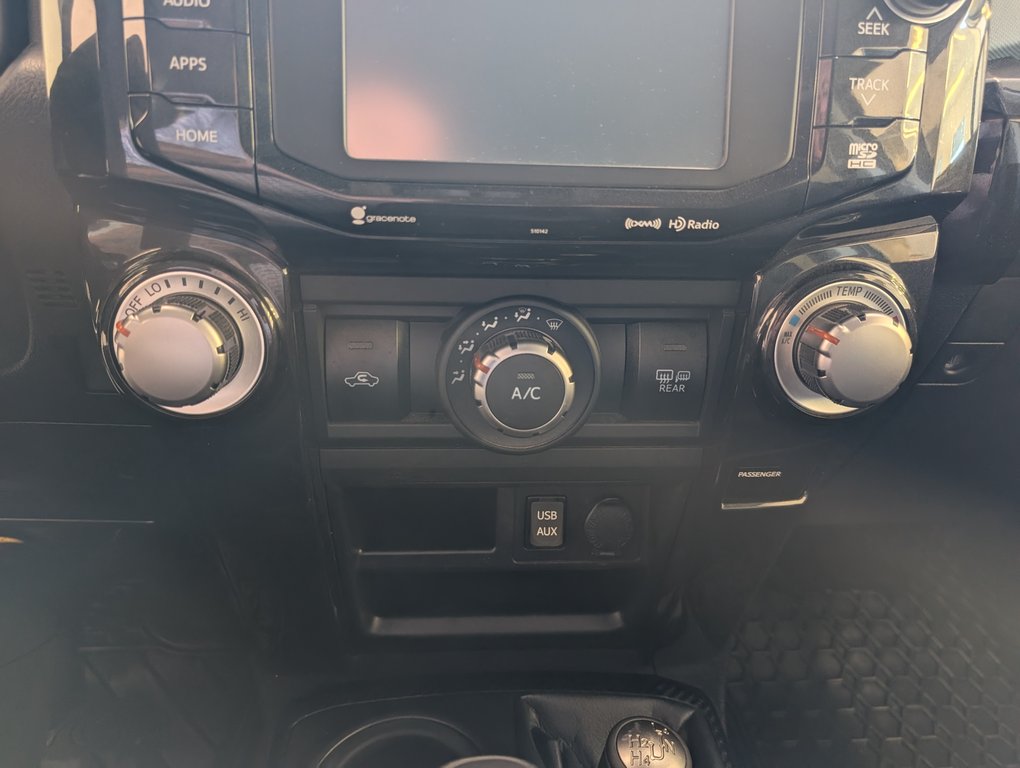 2017 Toyota 4Runner V6 4X4, CUIR, in Magog, Quebec - 21 - w1024h768px