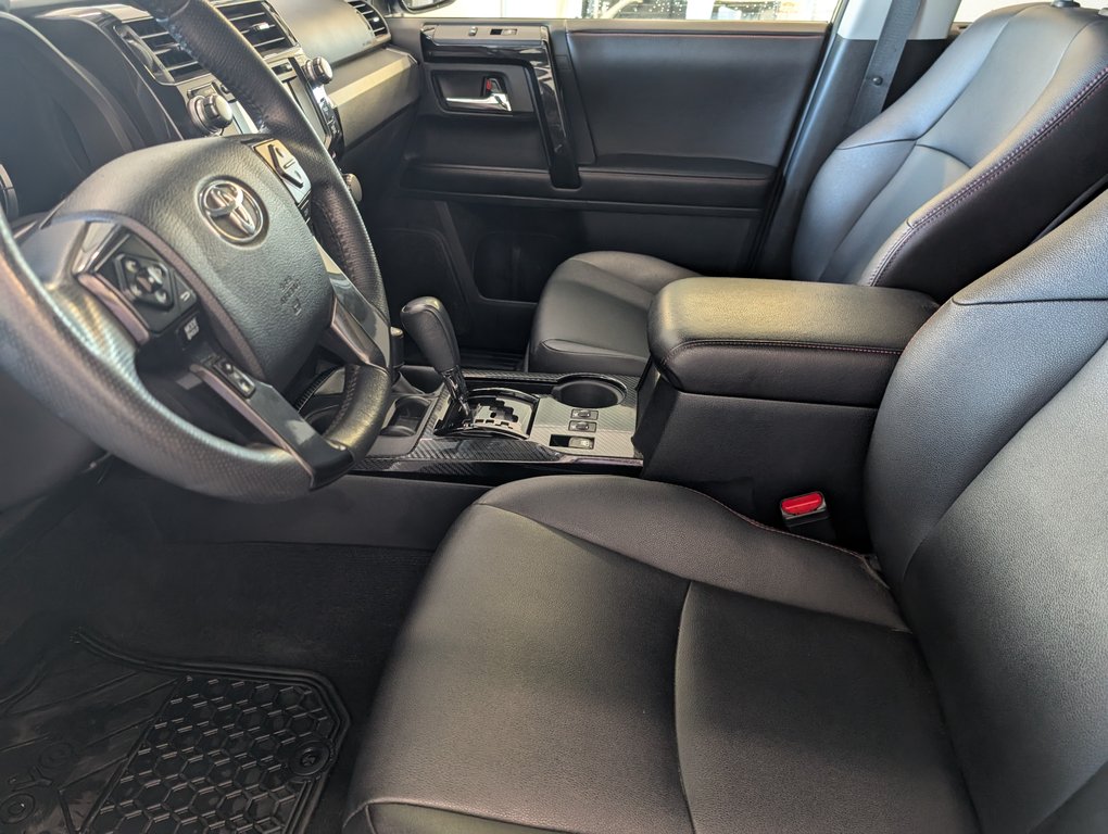 2017 Toyota 4Runner V6 4X4, CUIR, in Magog, Quebec - 13 - w1024h768px