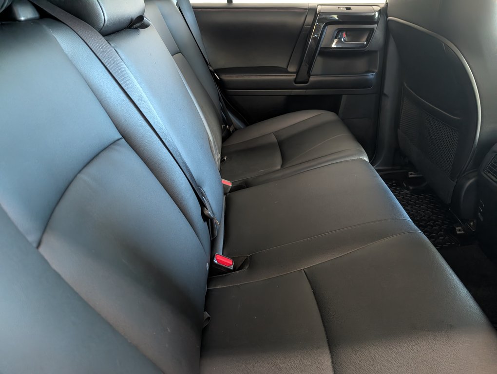 2017 Toyota 4Runner V6 4X4, CUIR, in Magog, Quebec - 8 - w1024h768px