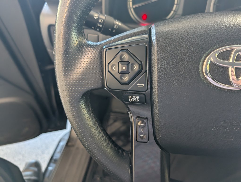 2017 Toyota 4Runner V6 4X4, CUIR, in Magog, Quebec - 22 - w1024h768px